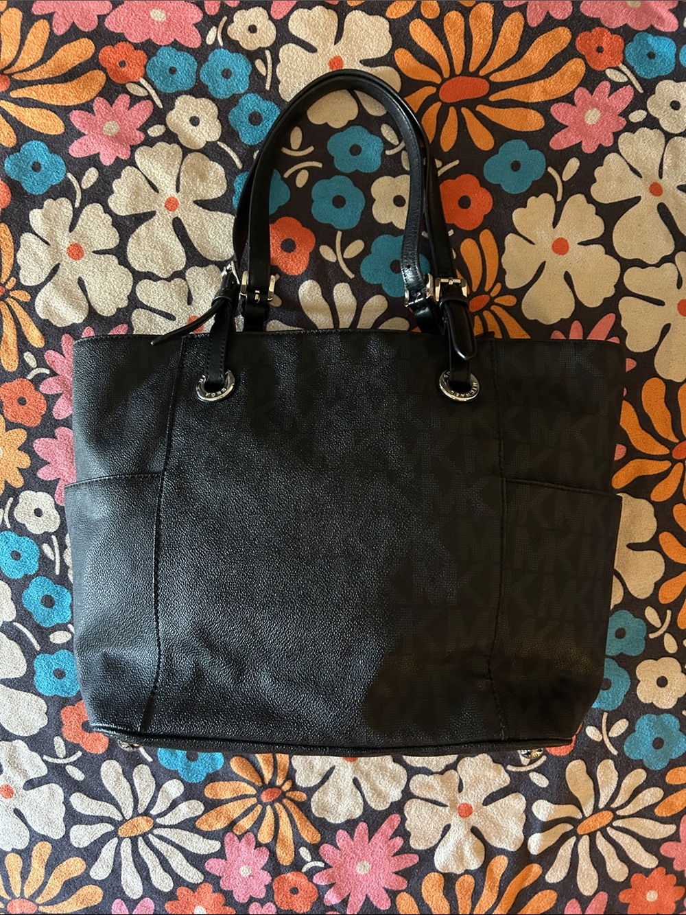 Michael Kors Black Signature Tote with MK Charm - Picture 2 of 11